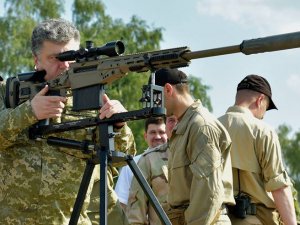 Порошенко у «Десні» ознайомився із новітньою українською зброєю