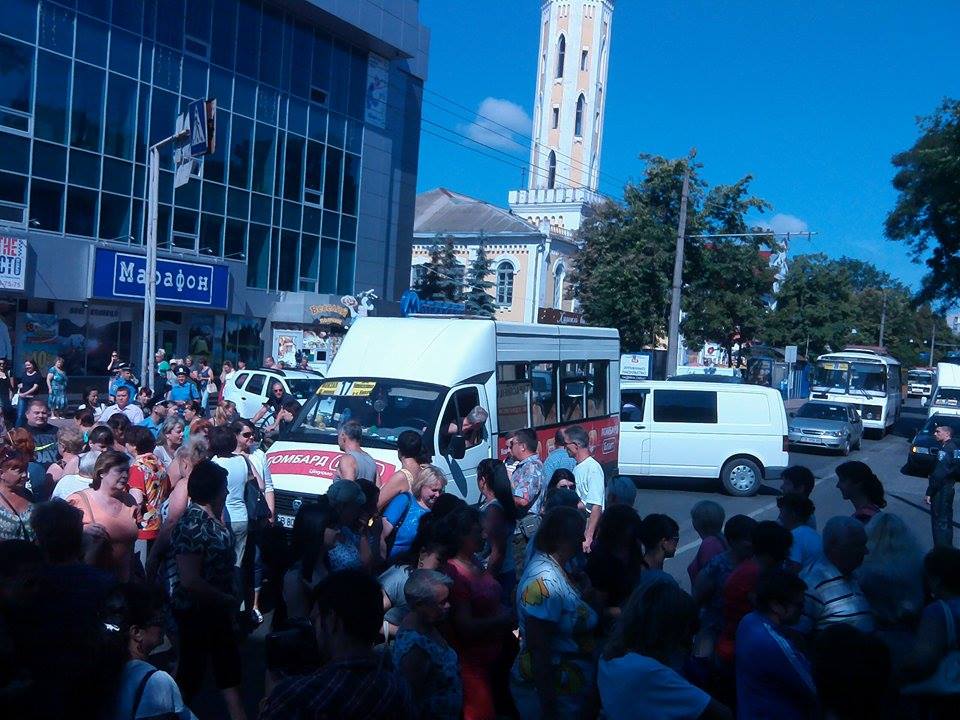 Черниговские предприниматели перекрыли дорогу возле Центрального рынка