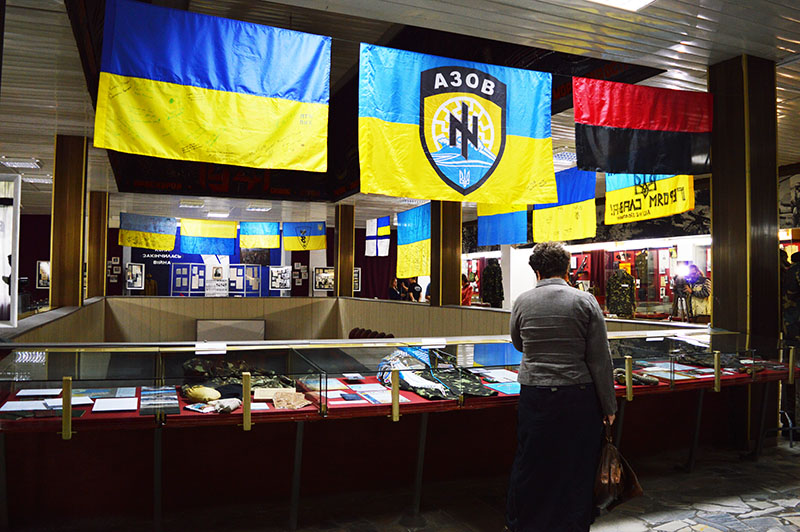 Прапори із зони АТО представили на виставці в Чернігові
