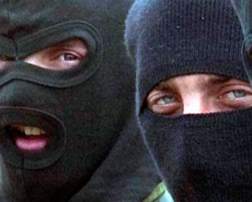 Чоловіки в масках зґвалтували та обікрали 22-річну чернігівку 