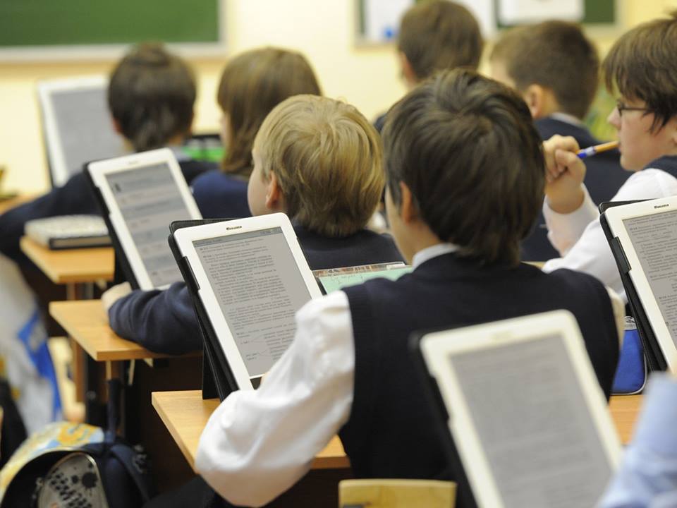 Урок в черниговской школе: родители финансово не могут извлечь облегченное обучение