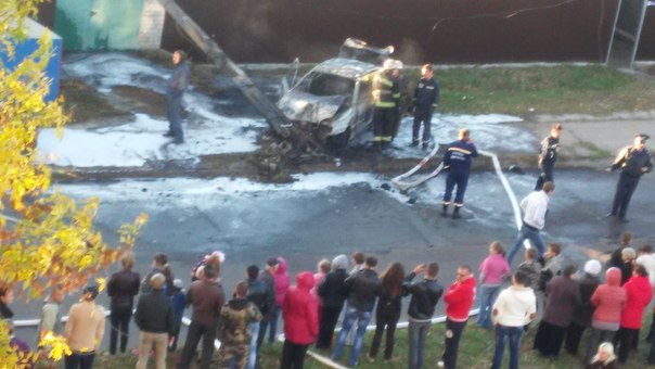 У Чернігові після аварії згоріла машина 