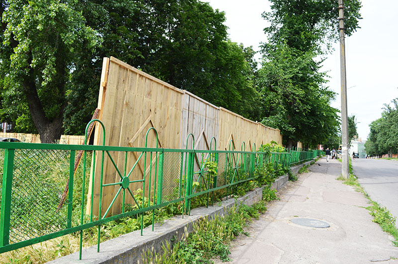 В ОДА чиновники та громадськість обговорили незаконну забудову по вулиці Князя Чорного