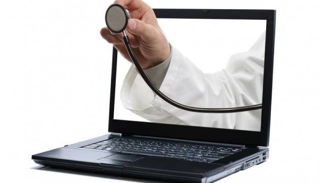 Медична картка «від руки» переселиться у комп’ютер – інновації у лікарнях Чернігова