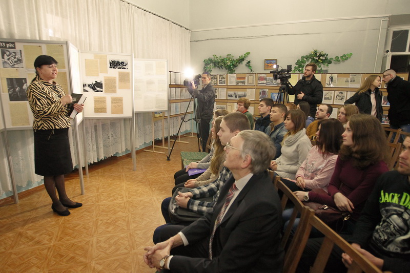 Виставка архівних документів до річниці голодомору відкрилася в Чернігові. ФОТОрепортаж