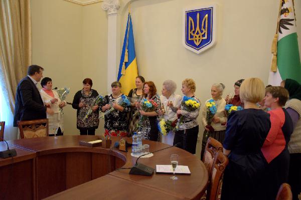 Дванадцятьох жінок Чернігівщини відзначили державними нагородами