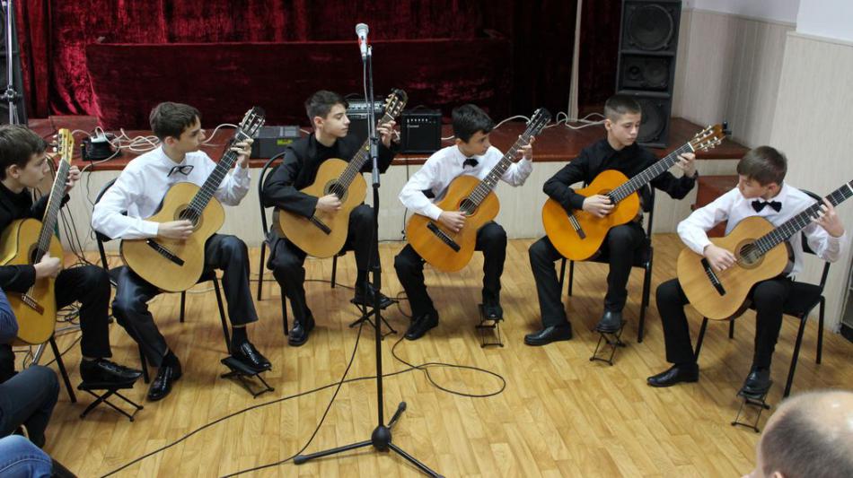 Гітаристи-аматори змагались у Чернігові на фестивалі «Струни Полісся»