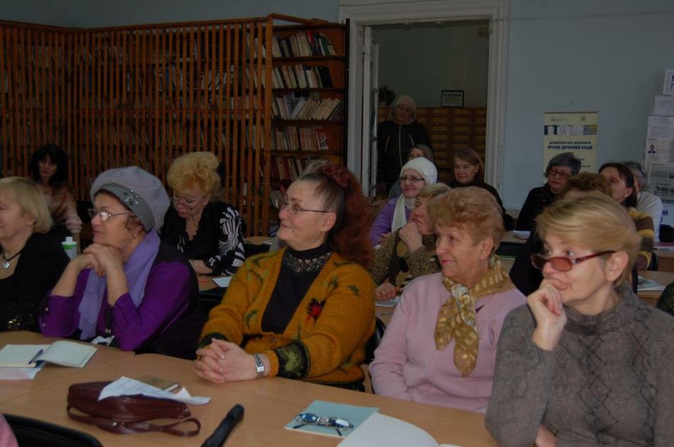 Чернігівські пенсіонери безкоштовно вчать англійську