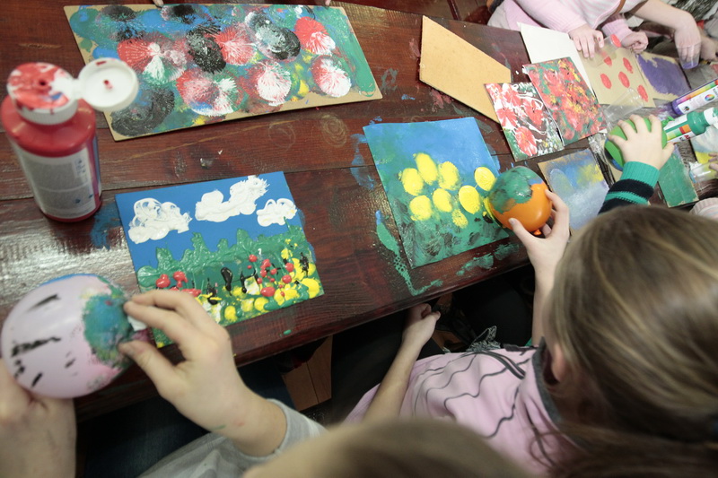 Дети рисуют мир: «Палитра фантазий» в гостях у черниговцев