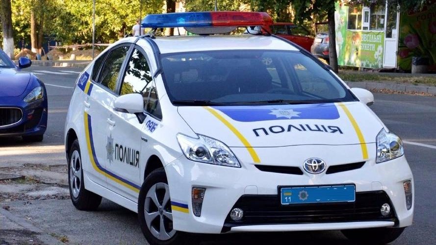Патрульная полиция Чернигова будет ездить на гибридных «Тойотах»