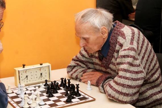 Ветераны вспомнили свою молодость за игрой в шахматы