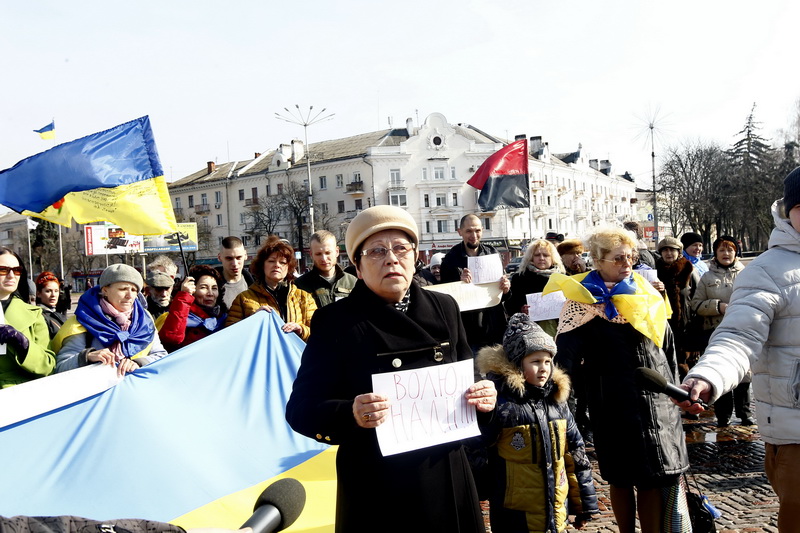 Черниговцы активно поддержали акцию за освобождение Надежды Савченко. ФОТОрепортаж