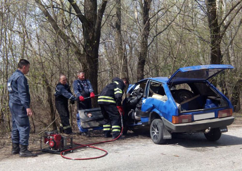 На Сосниччині рятувальники з понівеченої автівки витягли тіло водія 
