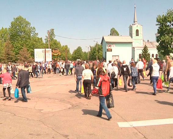Поминальні дні: близько 300 тисяч осіб відвідали майже тисячу кладовищ на Чернігівщині