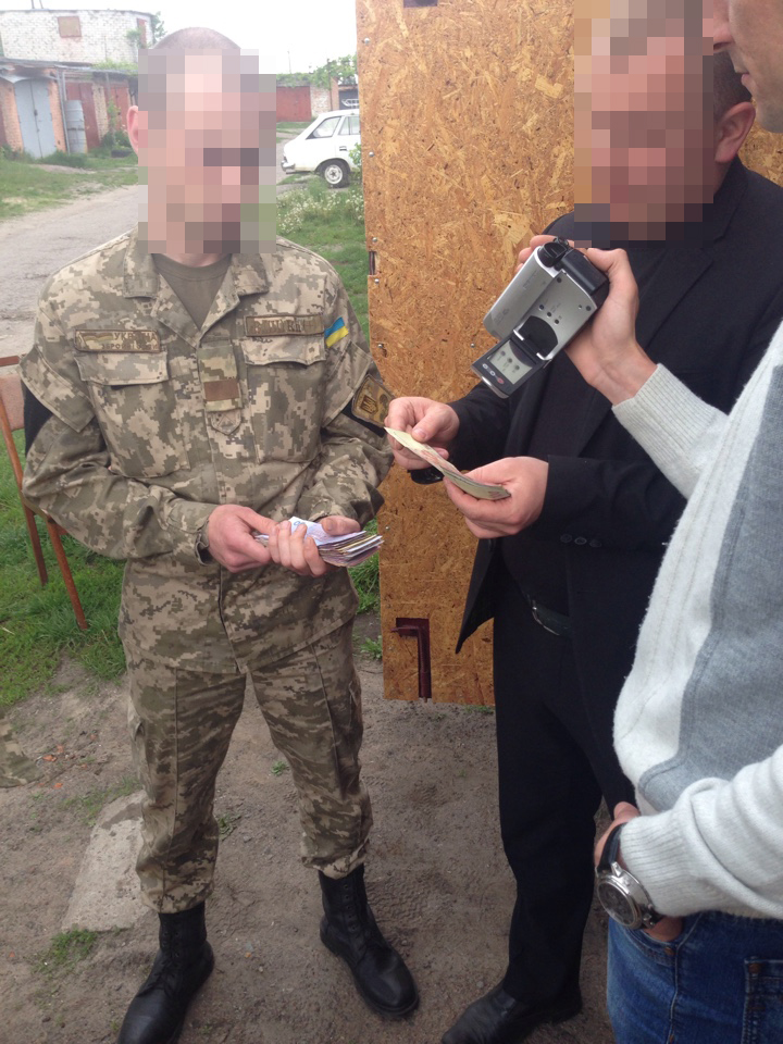 На Черниговщине руководители пограничников обложили подчиненных "данью"