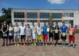 У Чернігові пройшов турнір з вуличного баскетболу серед школярів