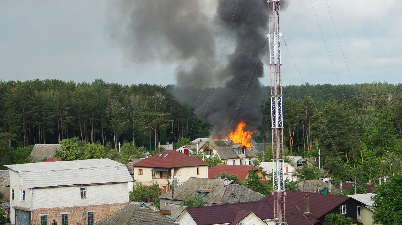 В Чернигове горел двухэтажный частный дом