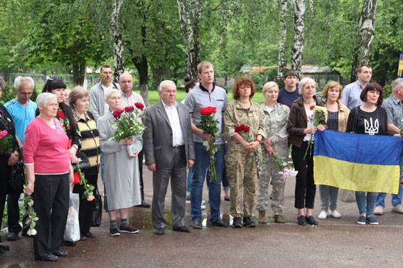 В черниговской гимназии открыли мемориальную доску памяти погибших героев.ФОТО