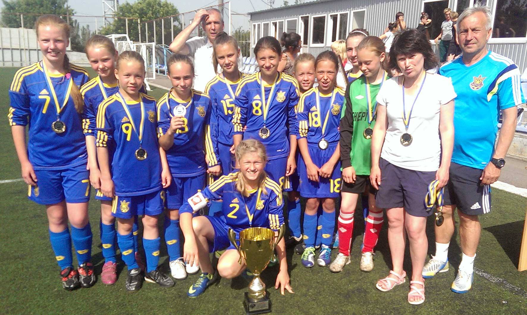 Юные черниговские футболистки победили на турнире в Николаеве