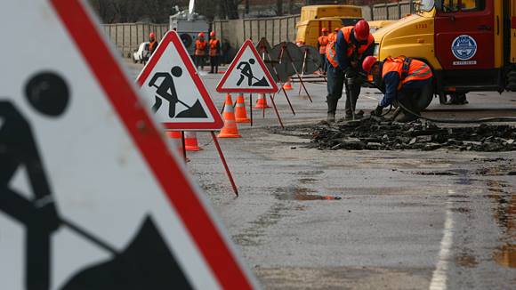 Черниговские дорожники активно борются с ямами на дорогах