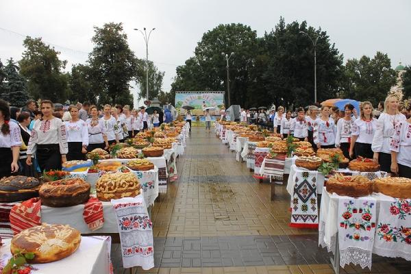 Коровайний тріумф: на Чернігівщині встановили національний рекорд. ФОТОрепортаж