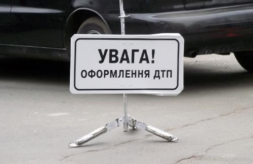 На Чернігівщині водій «Жигулів» врізався в електроопору: троє пасажирів у лікарні