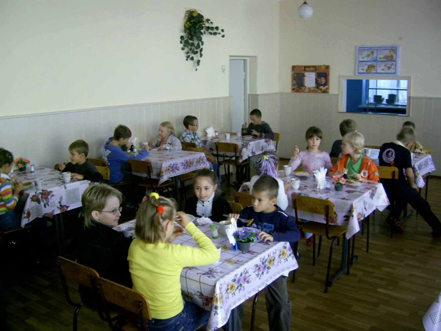 Чернігівські школярі на початку навчального року харчуватимуться «економно»