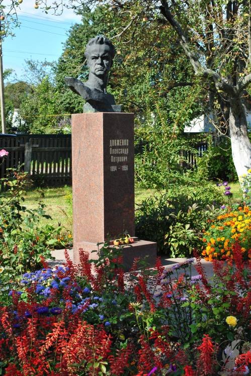 На Чернігівщині відзначили 122 річницю з дня народження Довженка. ФОТО