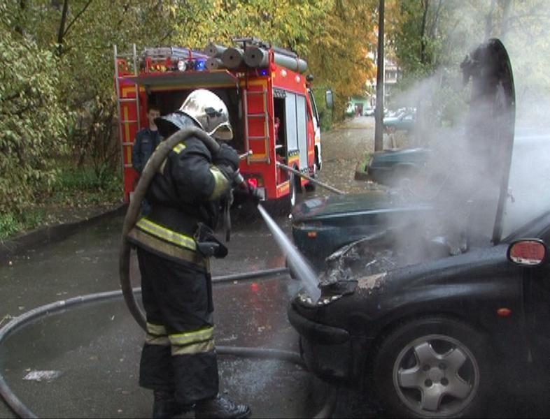 На Чернігівщині через несправну проводку загорівся автомобіль