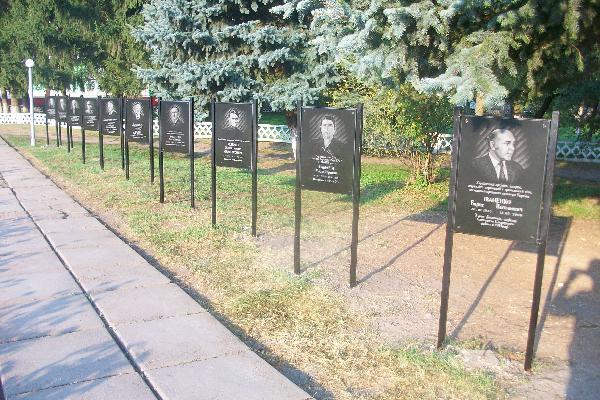 На Чернігівщині відкрито Алею з 20-ма пам`ятними дошками
