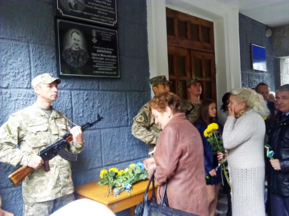 На черниговской школе №3 открыли мемориальную доску в честь Героя - выпускника этой школы