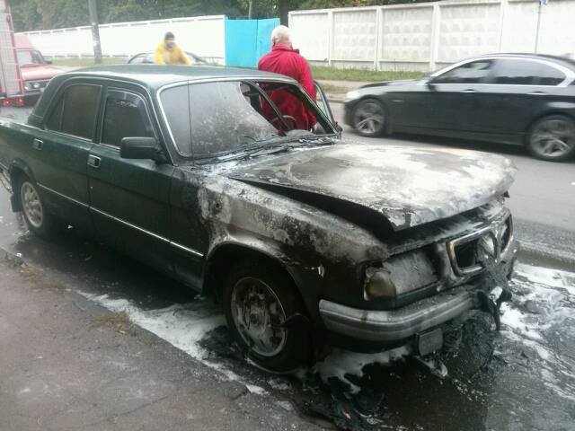 В Чернигове на дороге загорелась машина. ФОТО
