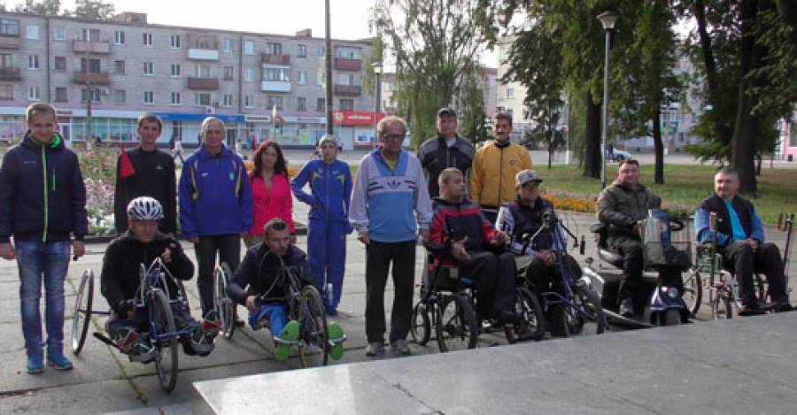 Чернигов – финишная точка марафона инвалидов-колясочников. Видео