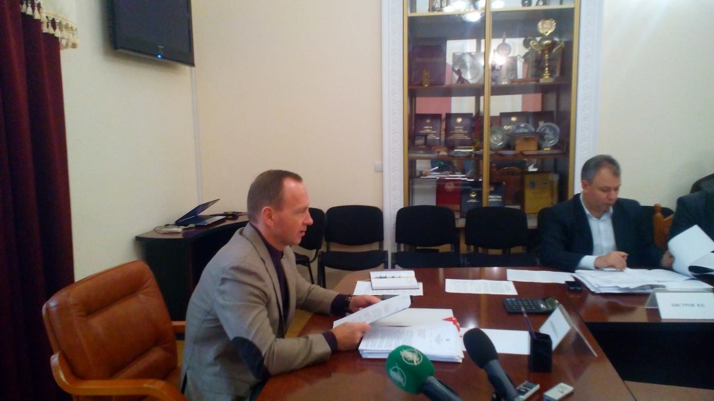 Атрошенко снова «сорвался»: дал директору Фонда коммунального имущества Епинину два дня