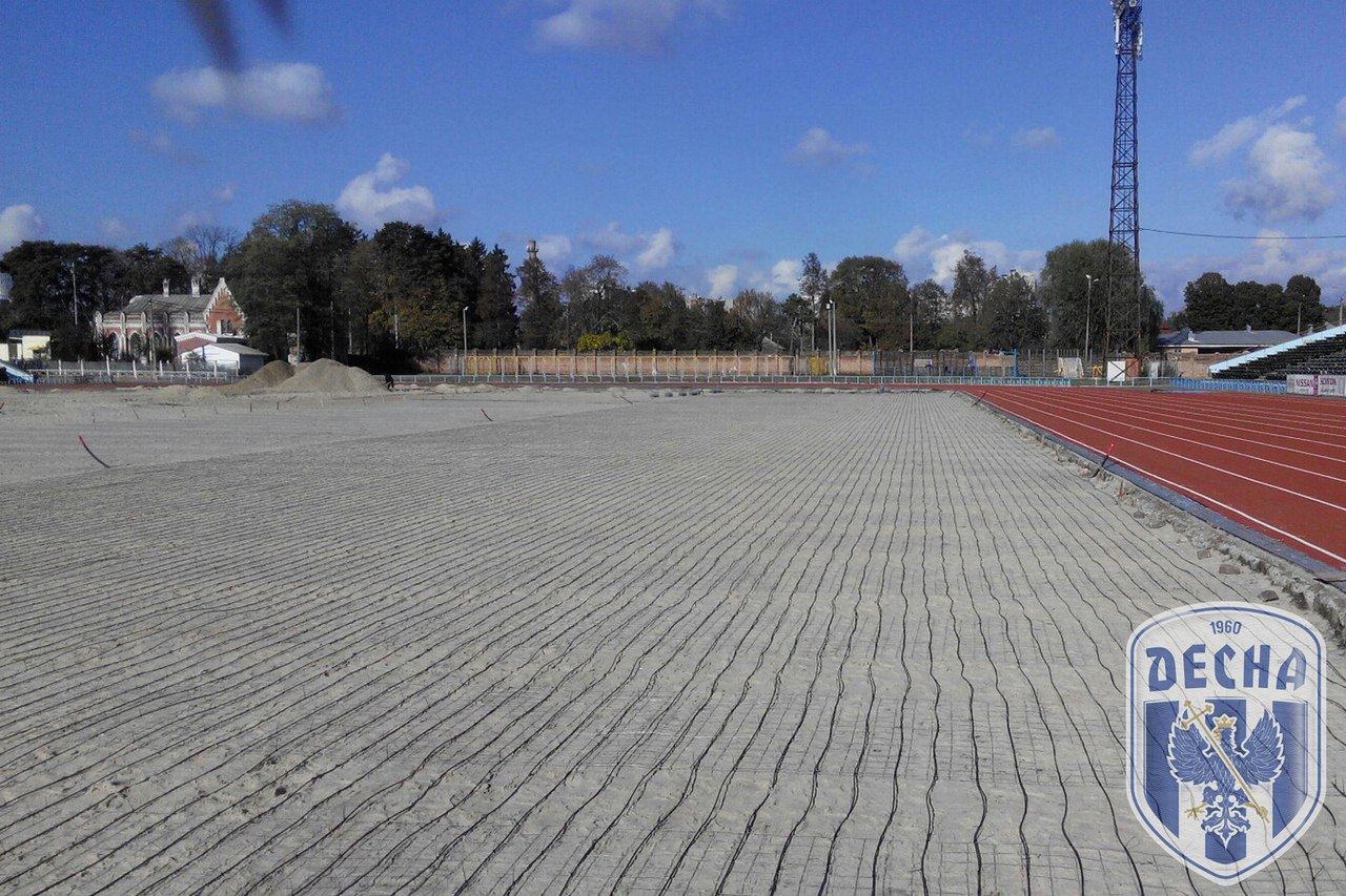 Оновлене поле на стадіоні Гагаріна “зігріє” футболістів. ФОТО