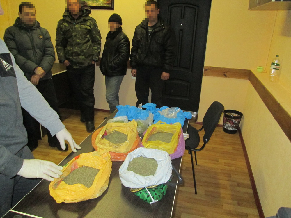 На Черниговщине осудили трех наркокурьеров