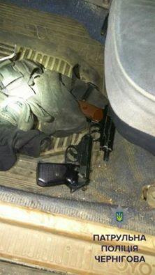 20-річний чернігівець катав у «Тойоті» два «підкинуті» пістолети