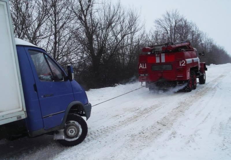 В снежный плен на Черниговщине попали десять автомобилей