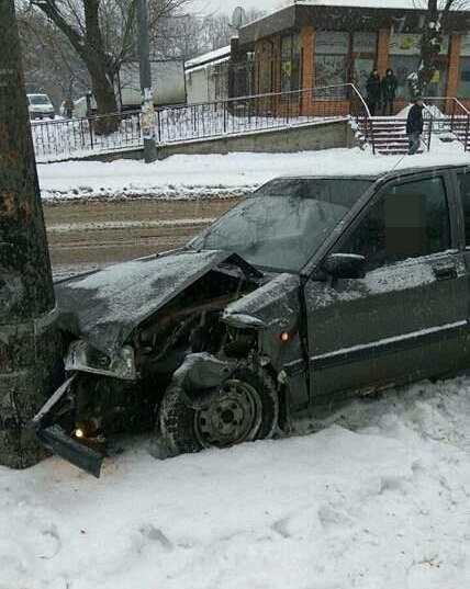 Зранку в Чернігові сталася жахлива ДТП. ФОТО