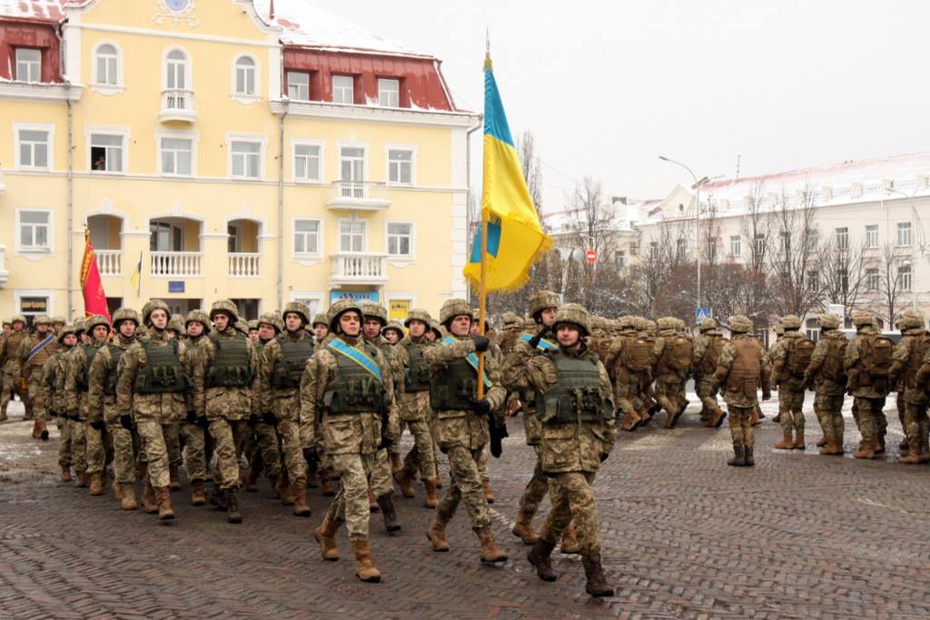 В Чернигове отмечали День Вооруженных Сил Украины военным парадом и возложением цветов. ФОТОрепортаж