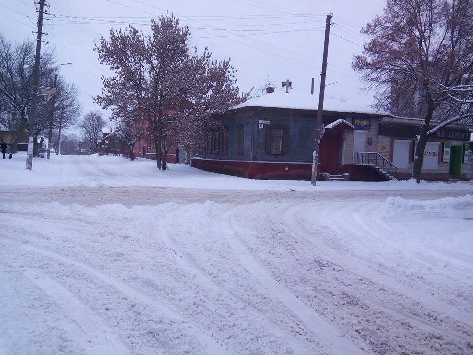 Чернігів засипало снігом, дороги неочищені. ФОТО