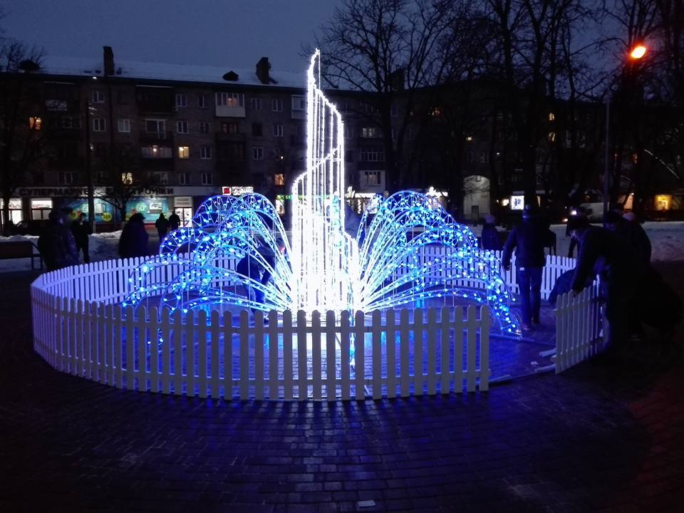 В Чернигове появился зимний фонтан. ФОТО