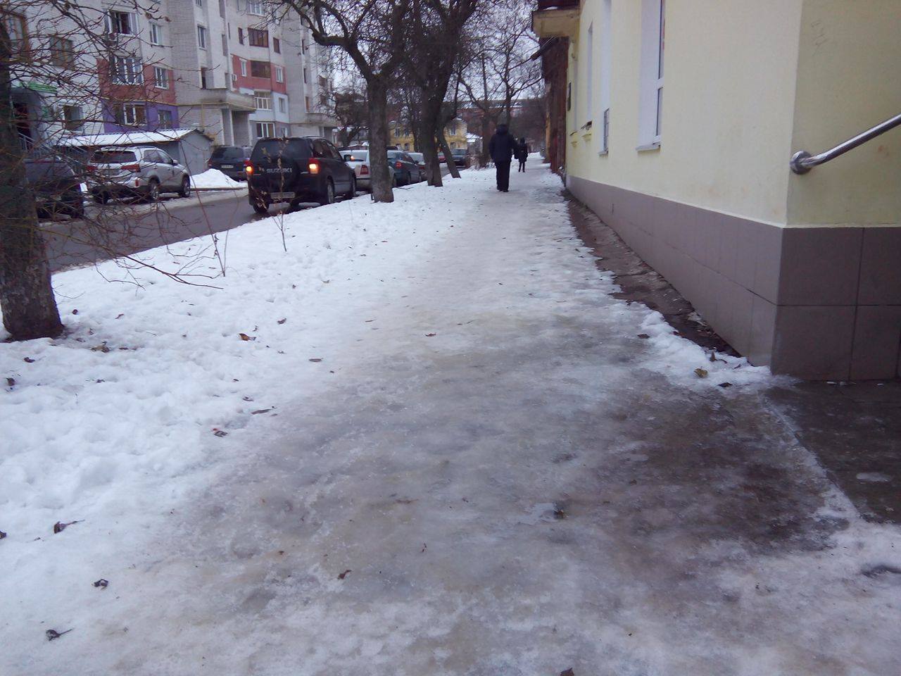 Черниговские обледенелые тротуары калечат людей - горожанам лопается терпение