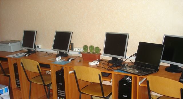 Китайские компьютеры заполонили школы региона