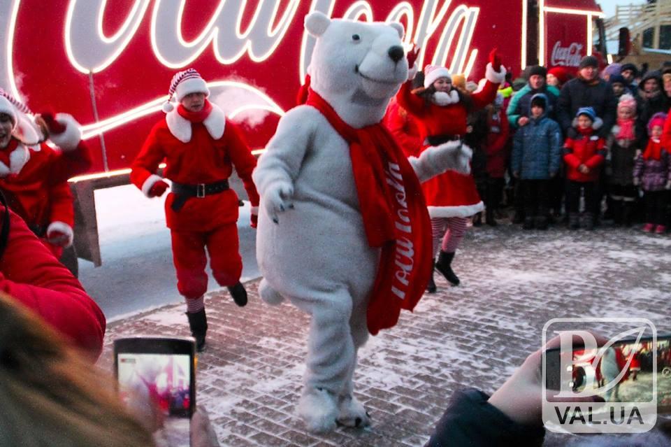 Черниговцы похвастались фото с Новогодней машиной Coca-Cola. ФОТО