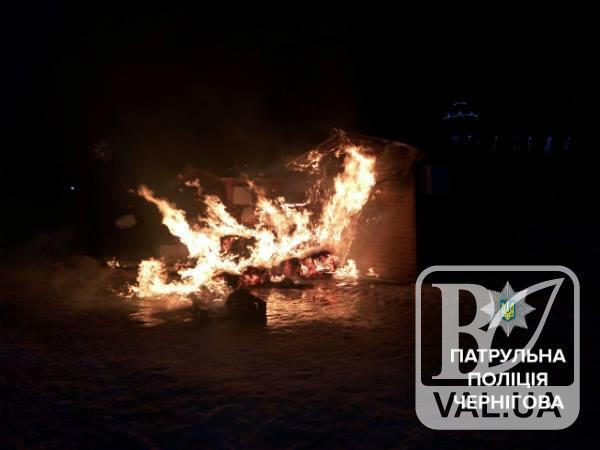 В Чернигове на Красной площади горела торговая палатка