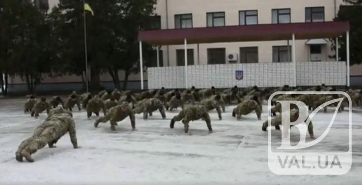 Военнослужащие «Десны» приняли вызов всемирного флешмоба. Видео