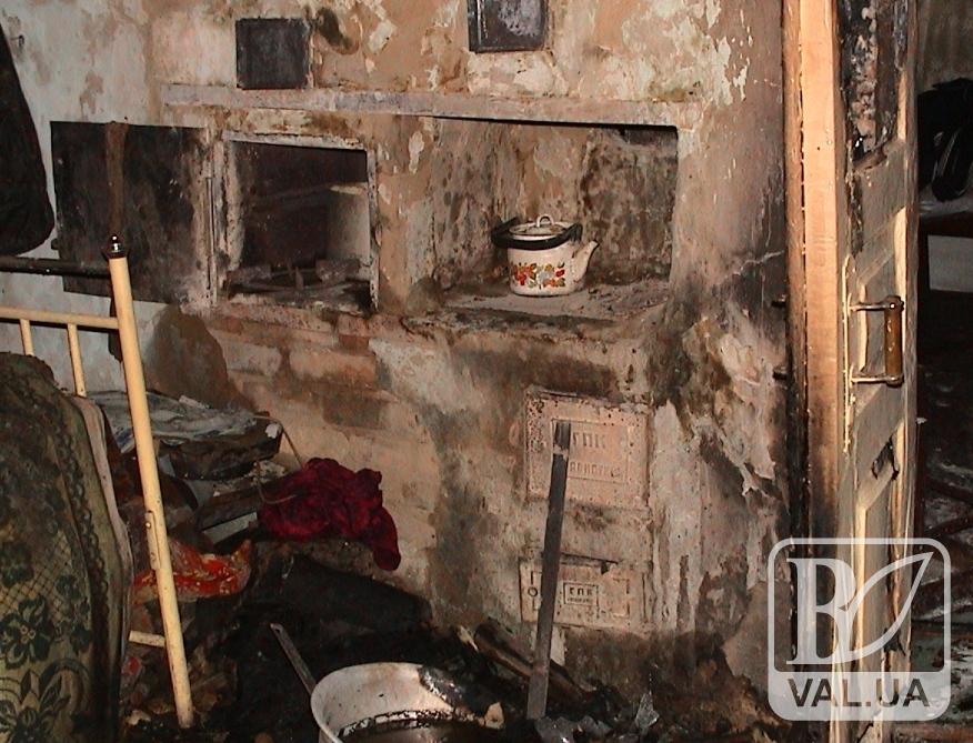 На Чернігівщині горять будинки: за добу рятувальники ліквідували 9 пожеж