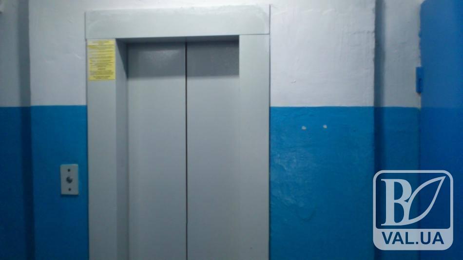 В Чернигове за счет бюджета территориальной общины обновили полторы сотни лифтов
