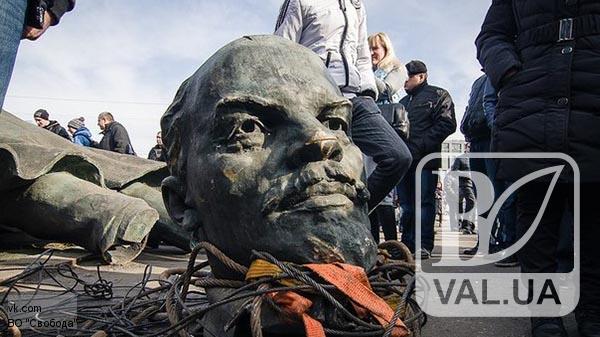 В Чернигове похитили части Ленина
